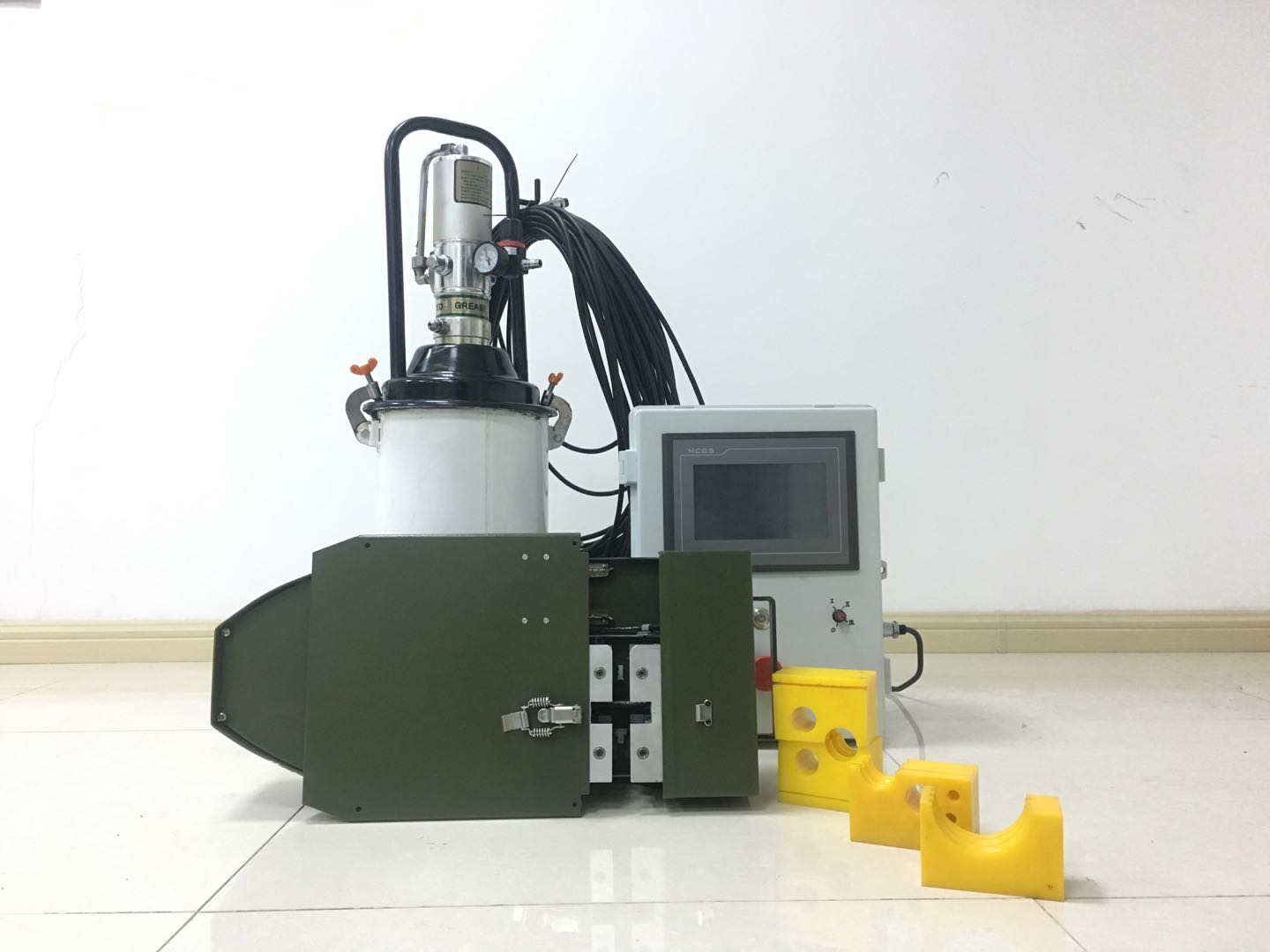 气动式钢丝绳注油系统