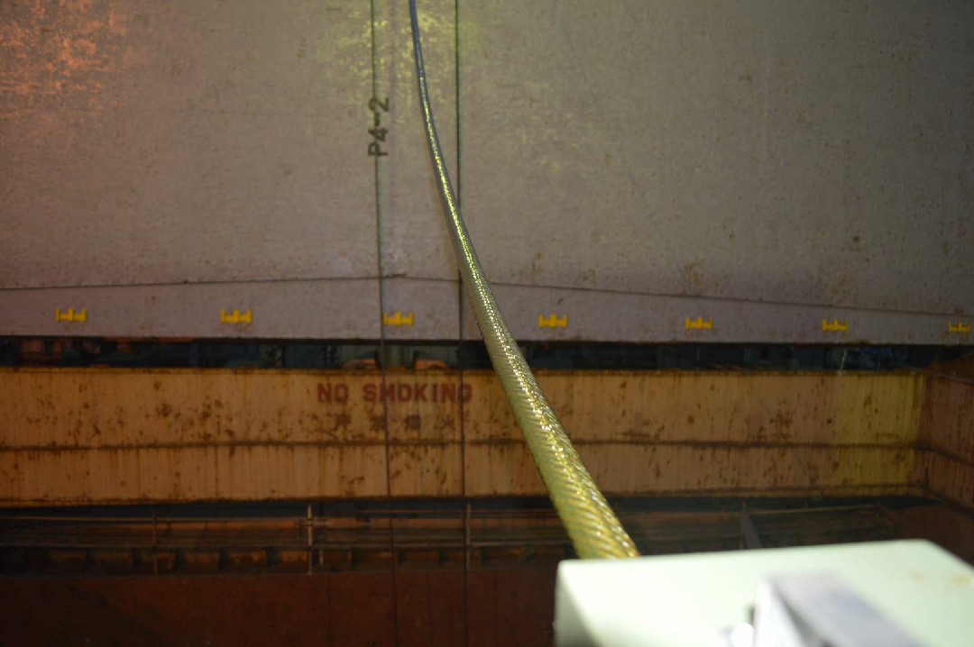 海轮钢丝绳涂油案例