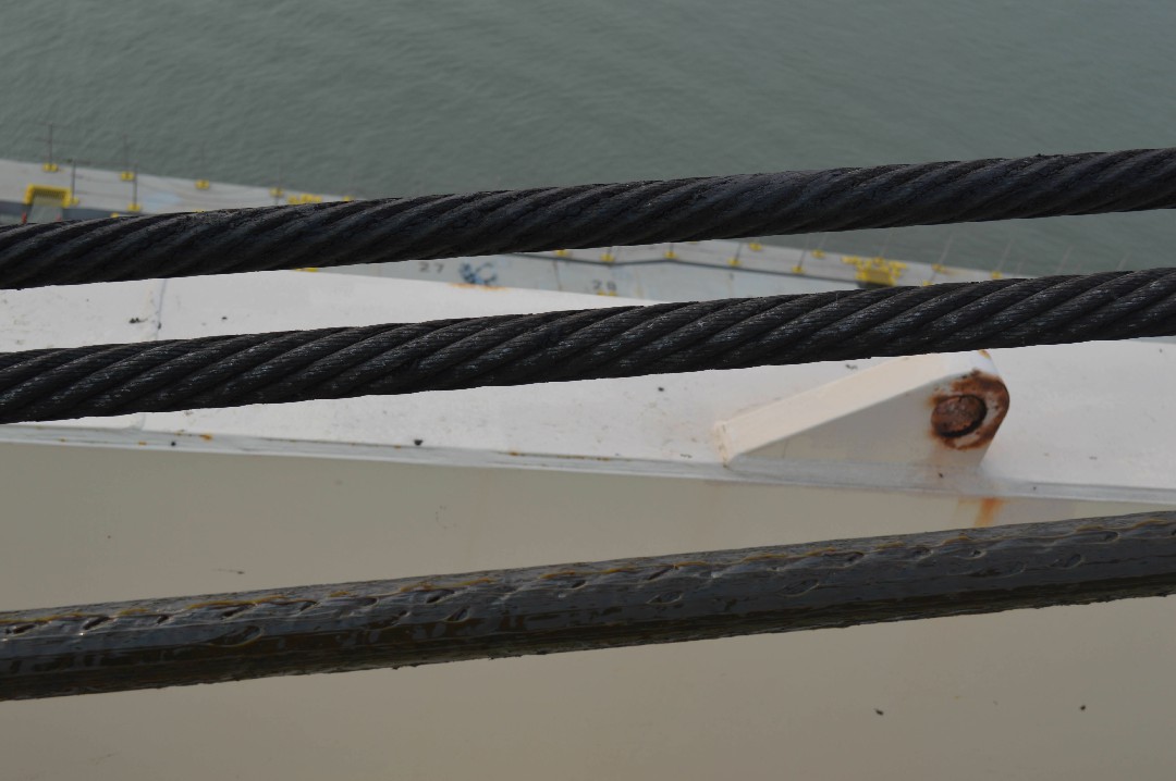 海轮钢丝绳涂油案例